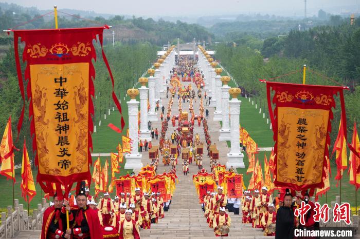 “問祖炎帝 尋根高平”癸卯年海峽兩岸同胞神農(nóng)炎帝故里民間拜祖典禮在山西高平炎帝陵舉行?！」鶉鴤?攝