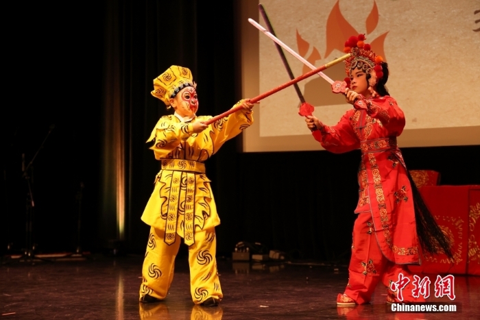 加拿大蒙特利爾舉行首屆中加青少年藝術(shù)團(tuán)國粹傳承專場(chǎng)演出