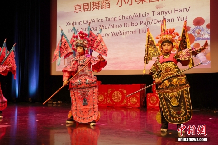 加拿大蒙特利爾舉行首屆中加青少年藝術(shù)團(tuán)國粹傳承專場(chǎng)演出