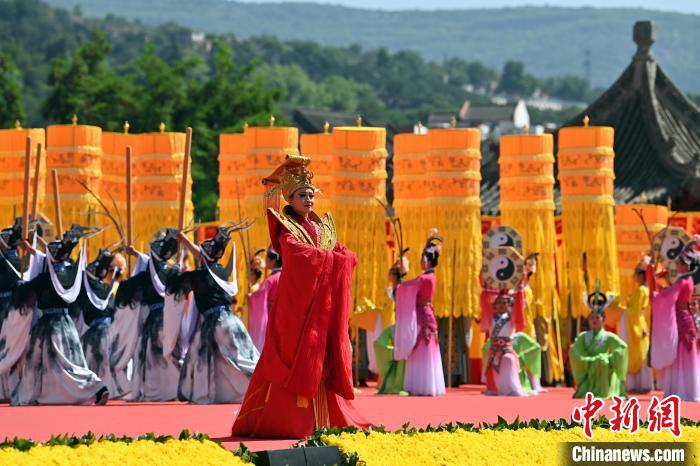 6月22日，“2023(癸卯)年公祭中華人文始祖伏羲大典”在甘肅省天水市舉辦。   圖片來(lái)源：中新網(wǎng)