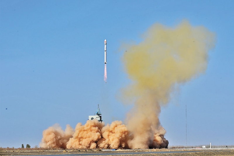 4月16日9時(shí)36分，我國(guó)在酒泉衛(wèi)星發(fā)射中心使用長(zhǎng)征四號(hào)乙運(yùn)載火箭成功將風(fēng)云三號(hào)07星發(fā)射升空，衛(wèi)星順利進(jìn)入預(yù)定軌道，發(fā)射任務(wù)獲得圓滿成功。（圖源：新華社）