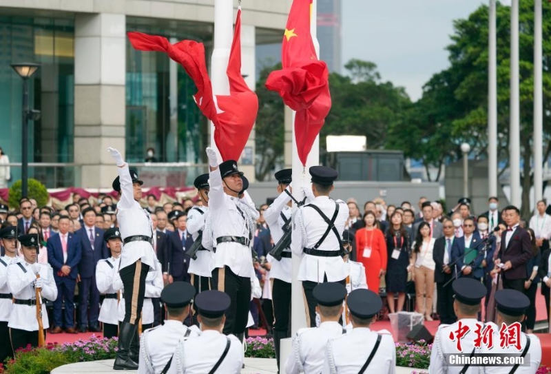 慶祝香港回歸祖國26周年升旗儀式在金紫荊廣場舉行