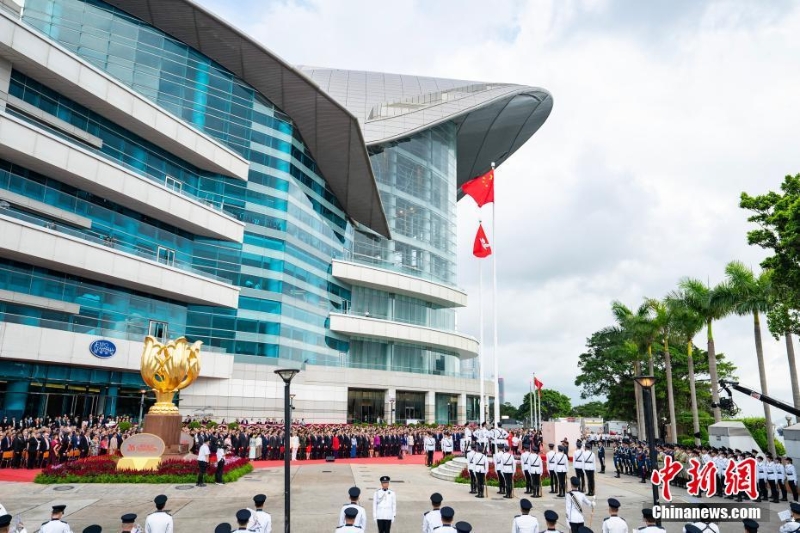 慶祝香港回歸祖國26周年升旗儀式在金紫荊廣場舉行