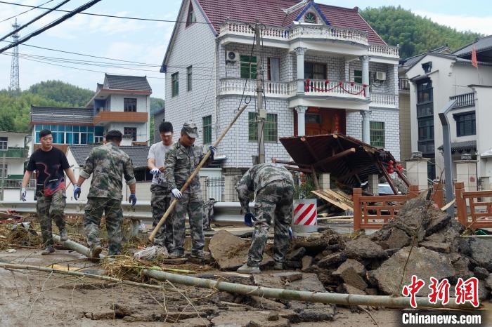 浙江富陽遭遇短時強(qiáng)降雨：受災(zāi)村民得到有序安置