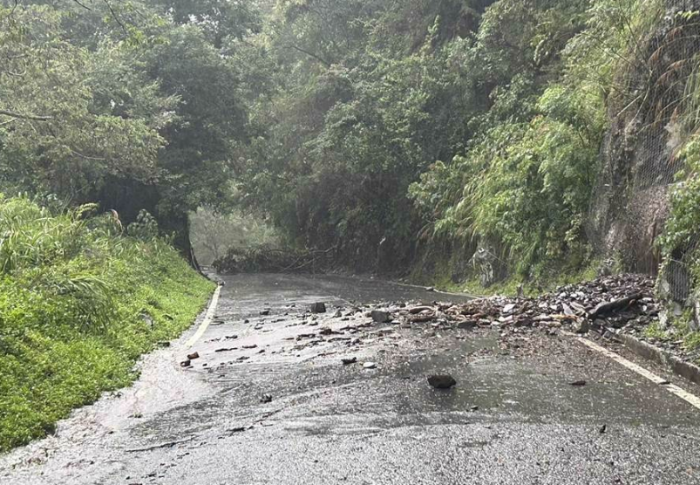 “杜蘇芮”臺(tái)風(fēng)來(lái)襲臺(tái)東山路塌方