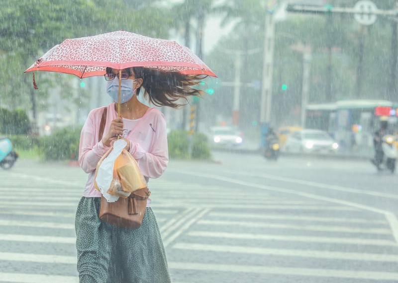 臺當(dāng)局氣象部門針對10縣市發(fā)布豪雨特報，其中高雄市山區(qū)、屏東縣山區(qū)及恒春半島有大豪雨。(本報資料照片) 圖片來源：臺灣“中時新聞網(wǎng)”