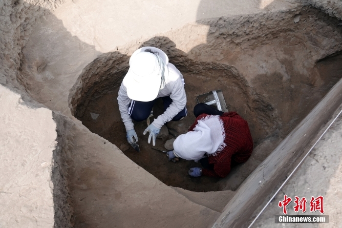 探訪夏家店下層文化西大梁遺址考古發(fā)掘現(xiàn)場