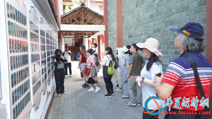 兩岸媒體人參訪女書生態(tài)博物館。（攝影：虞鷹）