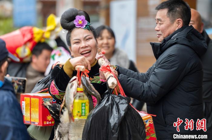 貴州雷山苗族同胞歡慶鼓藏節(jié)