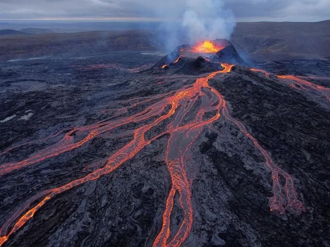 資料圖，2021年法格拉達爾火山爆發(fā)。圖源：視覺中國