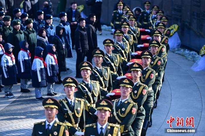 英雄回家丨第十批在韓中國人民志愿軍烈士遺骸安葬儀式在沈陽舉行