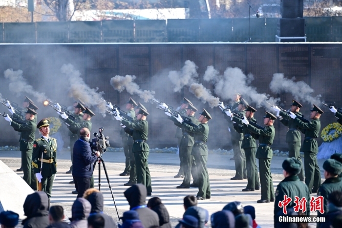 英雄回家丨第十批在韓中國人民志愿軍烈士遺骸安葬儀式在沈陽舉行