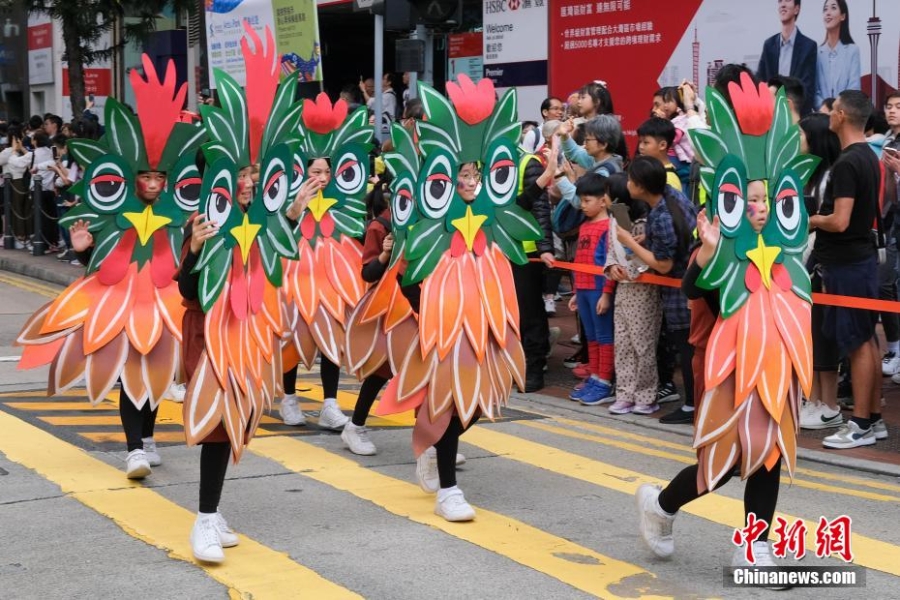 香港舉行藝趣嘉年華巡游 巨型木偶銅鑼灣街頭與民同樂