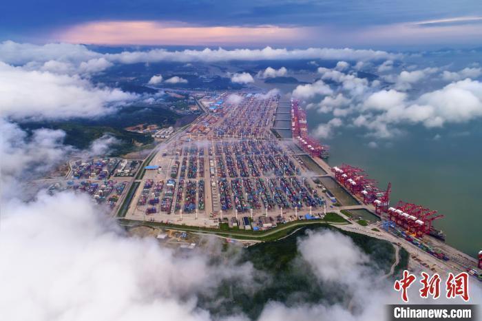 資料圖：寧波港口一景?！∩蚍f俊 攝