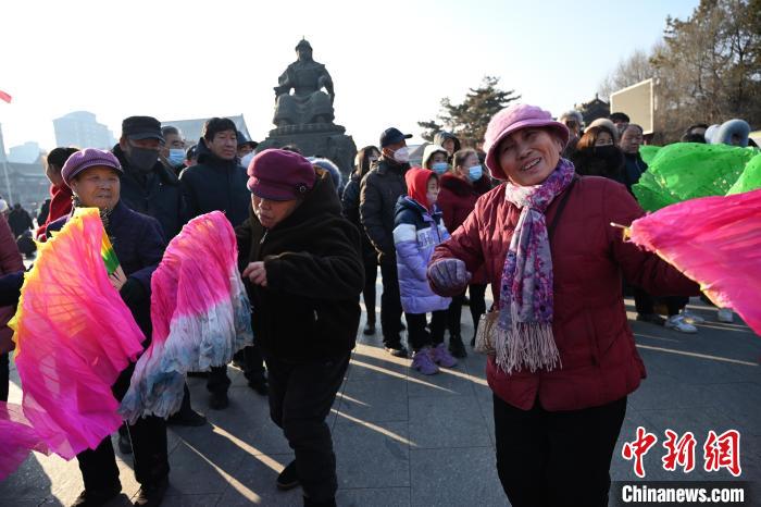 呼和浩特：扭秧舞動迎新年