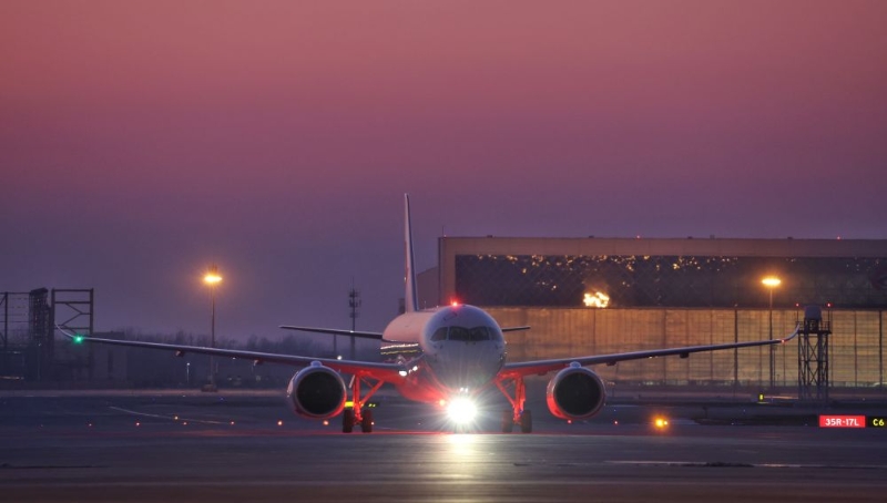 1月9日，東航的一架C919飛機(jī)執(zhí)行MU5137航班，從上海虹橋國(guó)際機(jī)場(chǎng)起飛，在北京大興國(guó)際機(jī)場(chǎng)降落。（圖源：新華社）