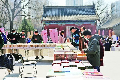 春日，攜一卷泛黃的書回家——古舊書市煥發(fā)新機(jī)