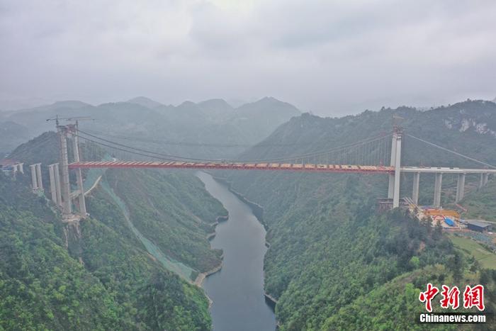 圖為航拍陽寶山特大橋。趙磊 攝