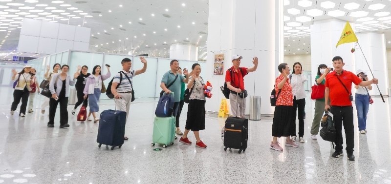 內(nèi)地居民多次往返澳琴“首發(fā)團(tuán)”抵澳。澳門特區(qū)旅游局供圖