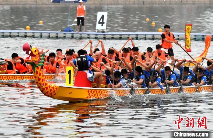 海峽兩岸龍舟賽廈門開幕