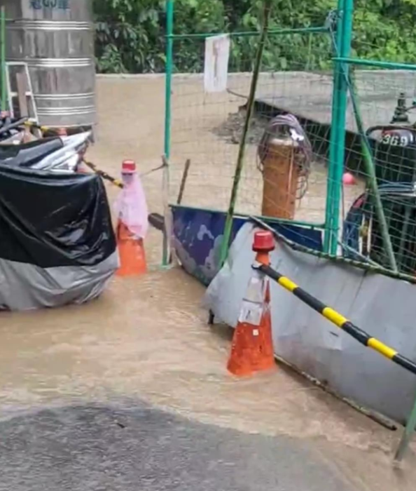 臺(tái)北市豪雨襲擊 信義區(qū)建筑工地淹水