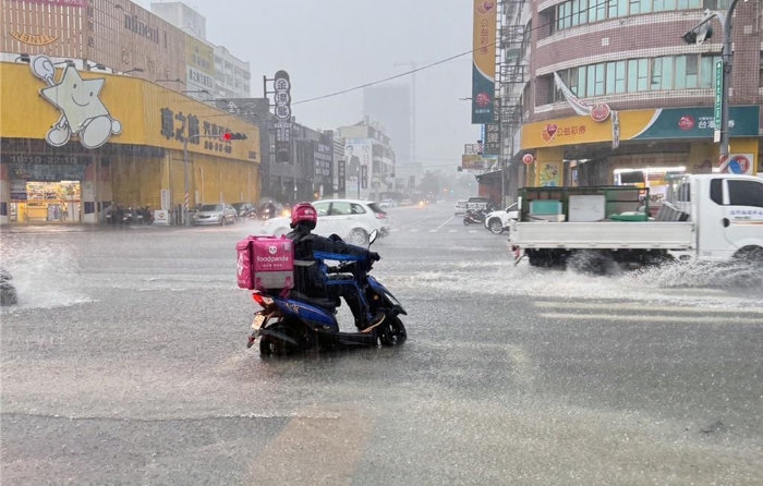 大雷雨襲臺南