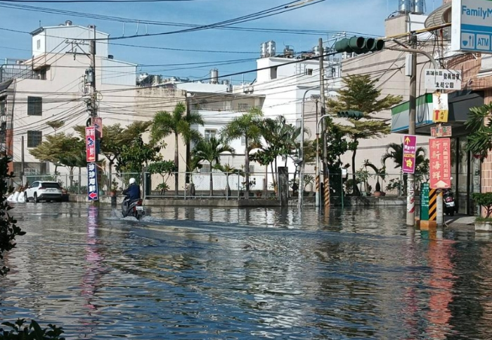 適逢年度大潮，屏東縣東港連續(xù)兩天積淹水