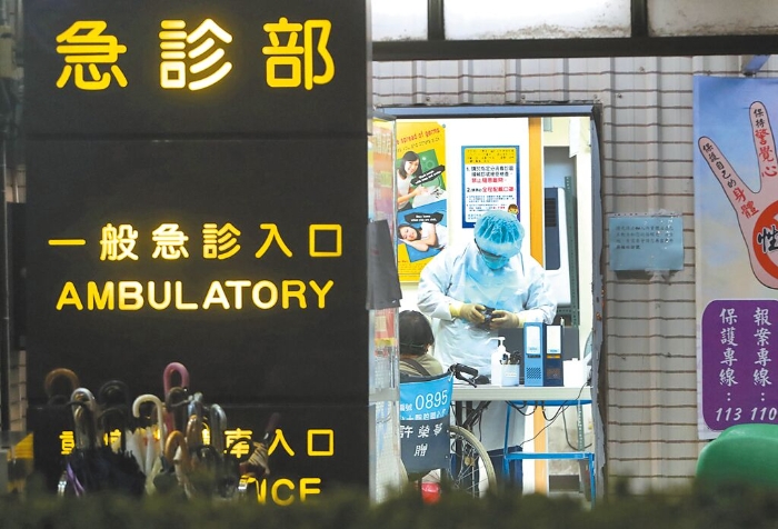 臺(tái)灣大型醫(yī)院電價(jià)要調(diào)升14％，引發(fā)爭(zhēng)議，經(jīng)濟(jì)部日前急轉(zhuǎn)彎，宣布醫(yī)院診所等電價(jià)凍漲。圖為臺(tái)大醫(yī)院急診室外觀