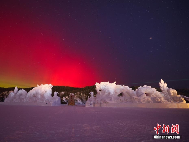 “神州北極”漠河：新年迎來(lái)絢麗北極光