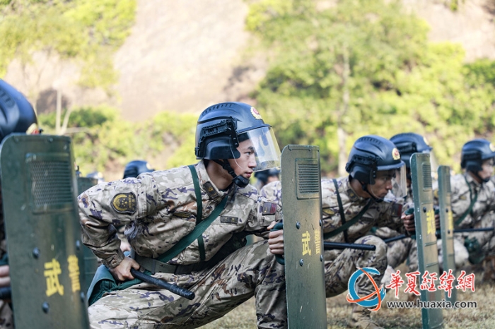 9 官兵整齊列陣、氣勢(shì)如虹 (2)。張煜梁攝_副本