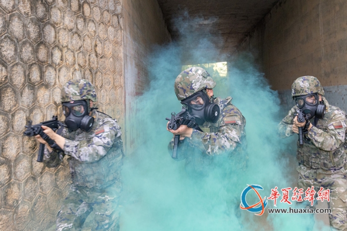 6、2025年4月16日，武警官兵穿越毒區(qū)追擊目標_副本