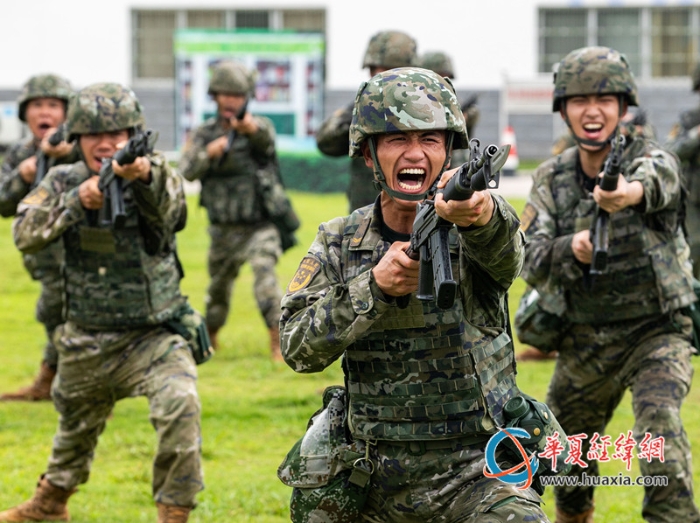 3、武警官兵進(jìn)行刺殺訓(xùn)練。施晨洲 攝_副本