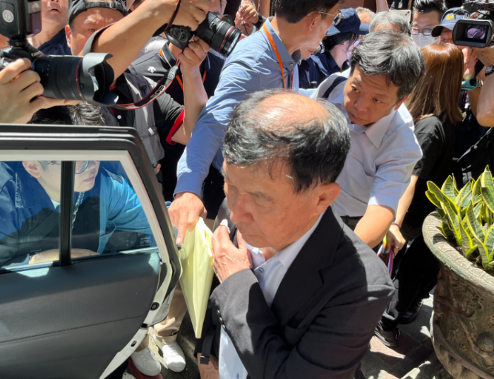 彭振聲獲得暫時(shí)解除住居回高雄處理后事